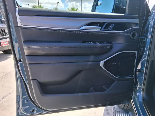 New 2026 Steel Blue Exterior Paint Jeep Limited Reserve image 18