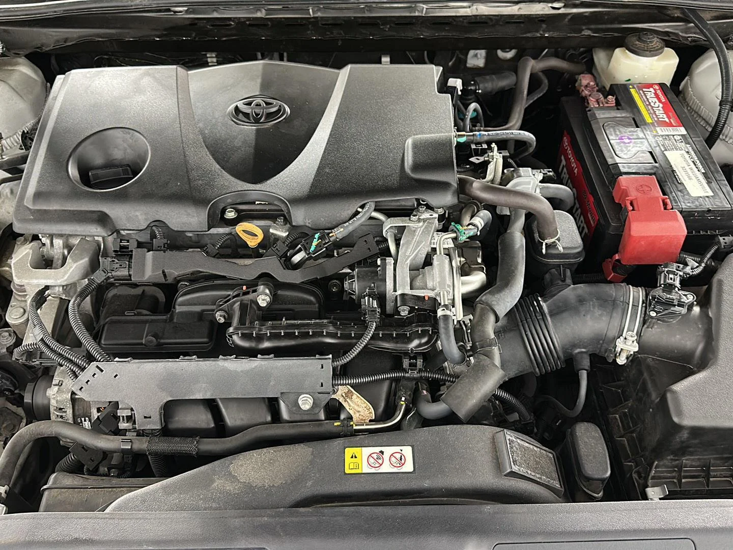 Used 2018 Pearl Toyota XSE image 25