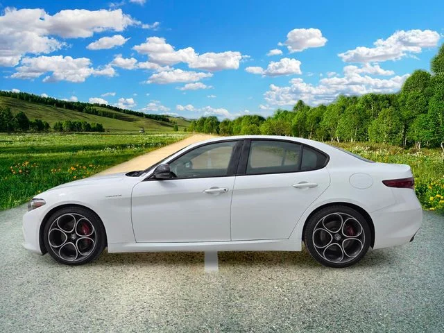 Used 2022 White Alfa Romeo Veloce image 3