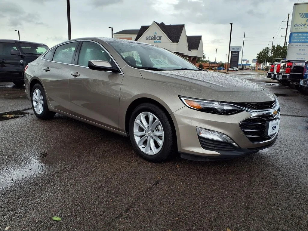 Used 2025 Gray Chevrolet LT image 15