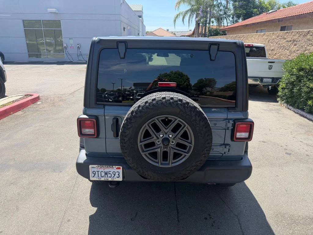 Used 2024 Gray Jeep Sport S image 11