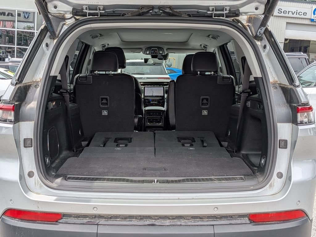 Used 2023 Silver Jeep Limited image 8