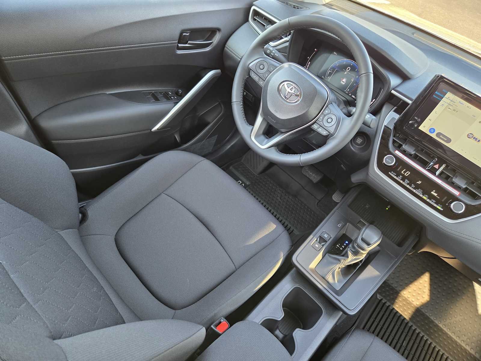 2026 Toyota Corolla Cross LE - Photo 15