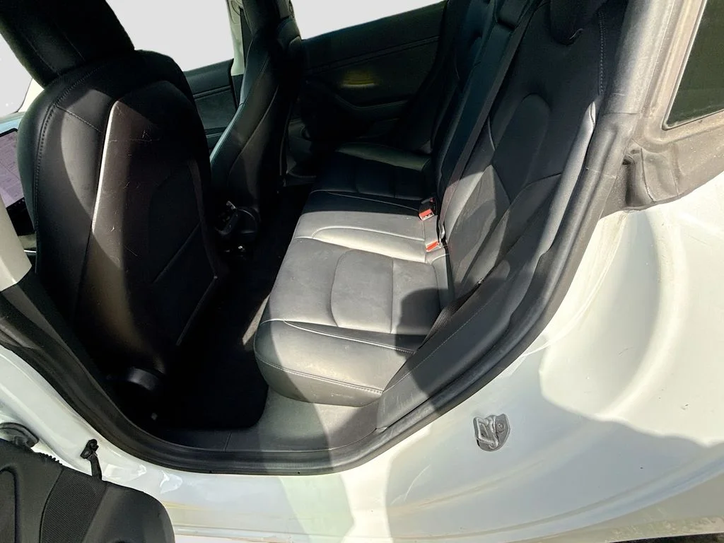 Used 2019  Tesla Standard Range Plus image 24