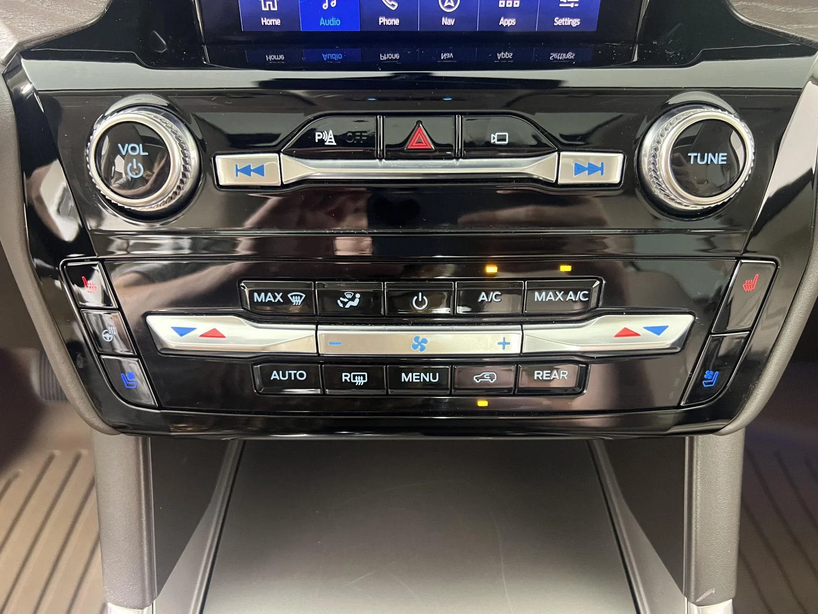 Used 2022 Star White Metallic Tri-Coat Ford Platinum image 22
