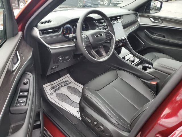 New 2025 Velvet Red Pearl-Coat Exterior Paint Jeep Limited image 12