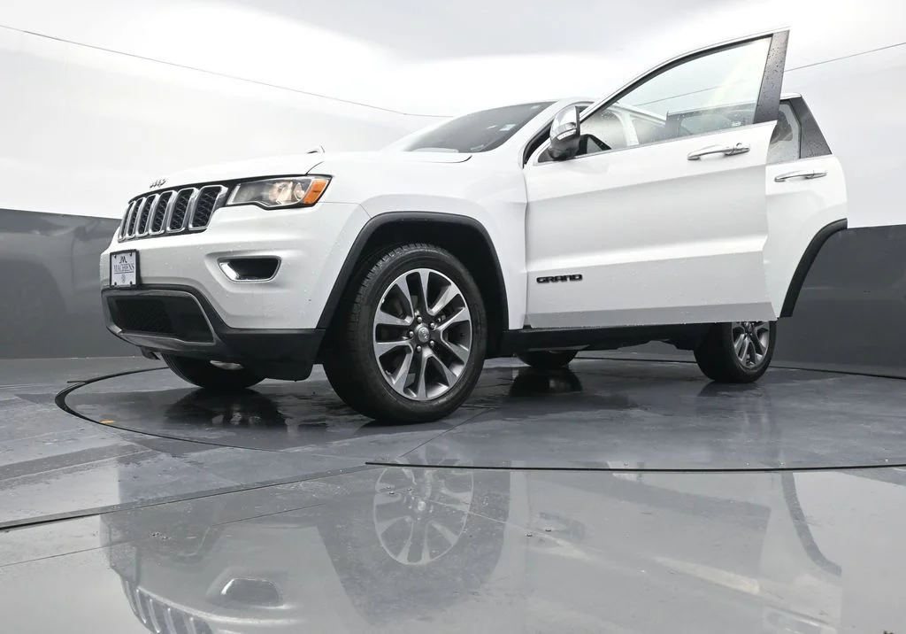 Used 2018 White Jeep Limited image 24