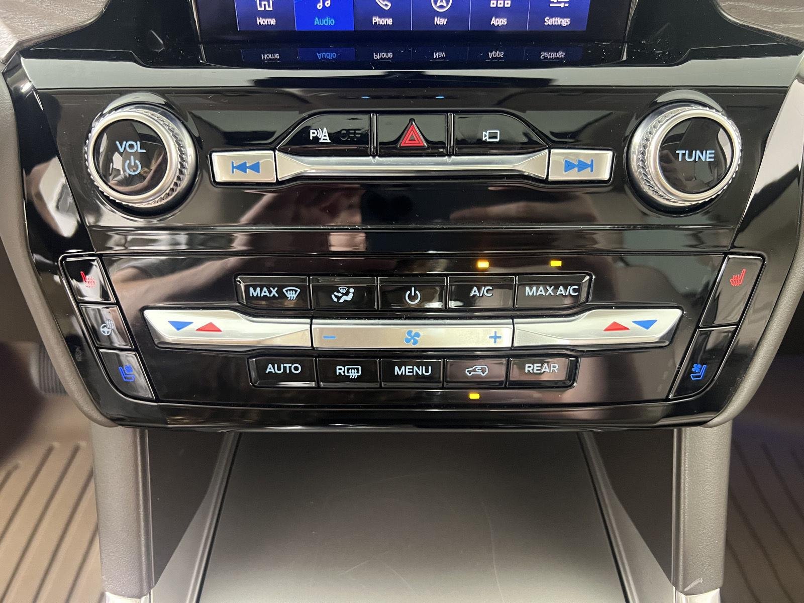 Used 2022 Star White Metallic Tri-Coat Ford Platinum image 22