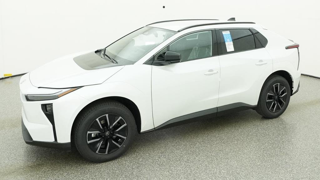 New 2026 Wind Chill Pearl Toyota XLE image 5