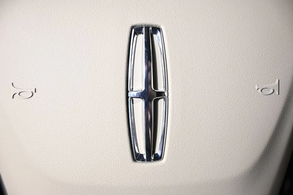 Used 2026 White Lincoln Premiere image 36