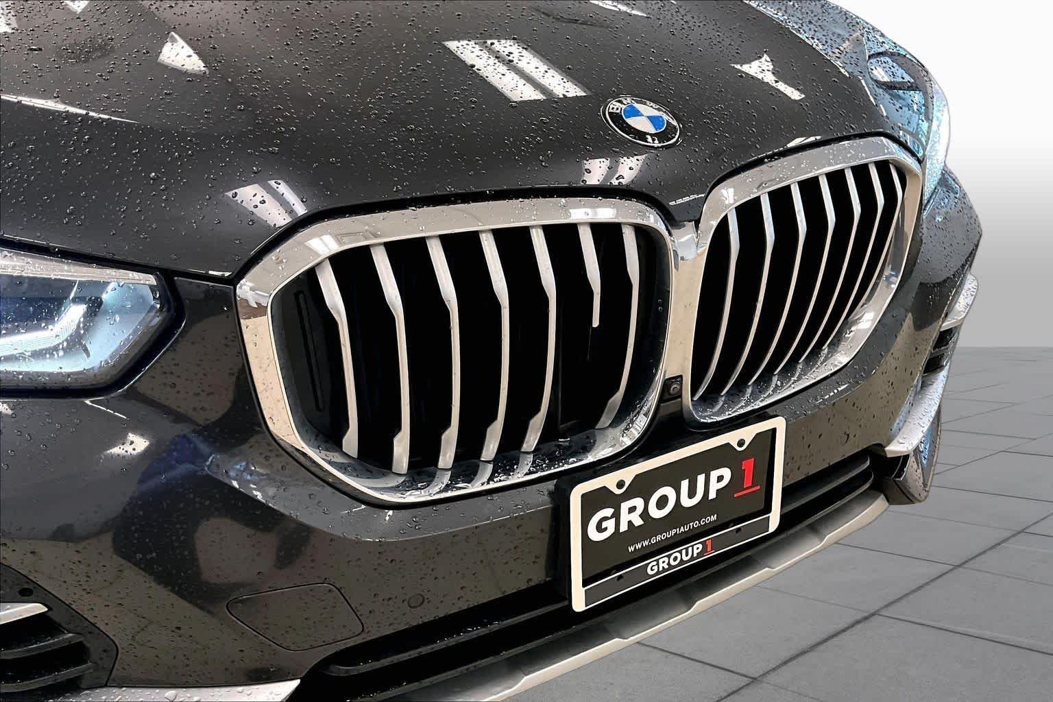 Used 2022 Dark Graphite Metallic BMW sDrive40i image 27