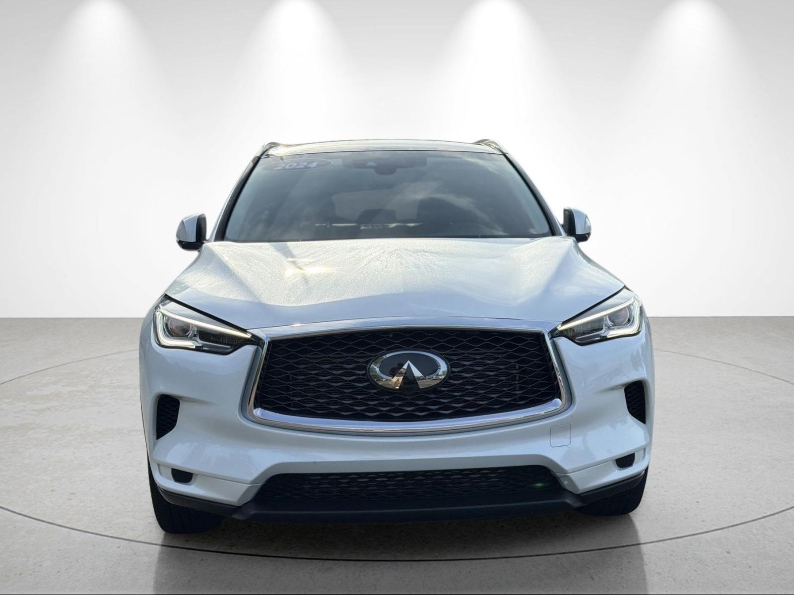 Used 2024 Radiant White INFINITI LUXE image 8