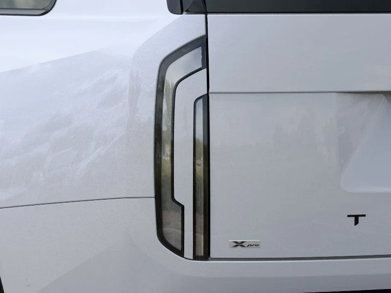 New 2027 Glacial White Pearl Kia X-PRO SX image 11