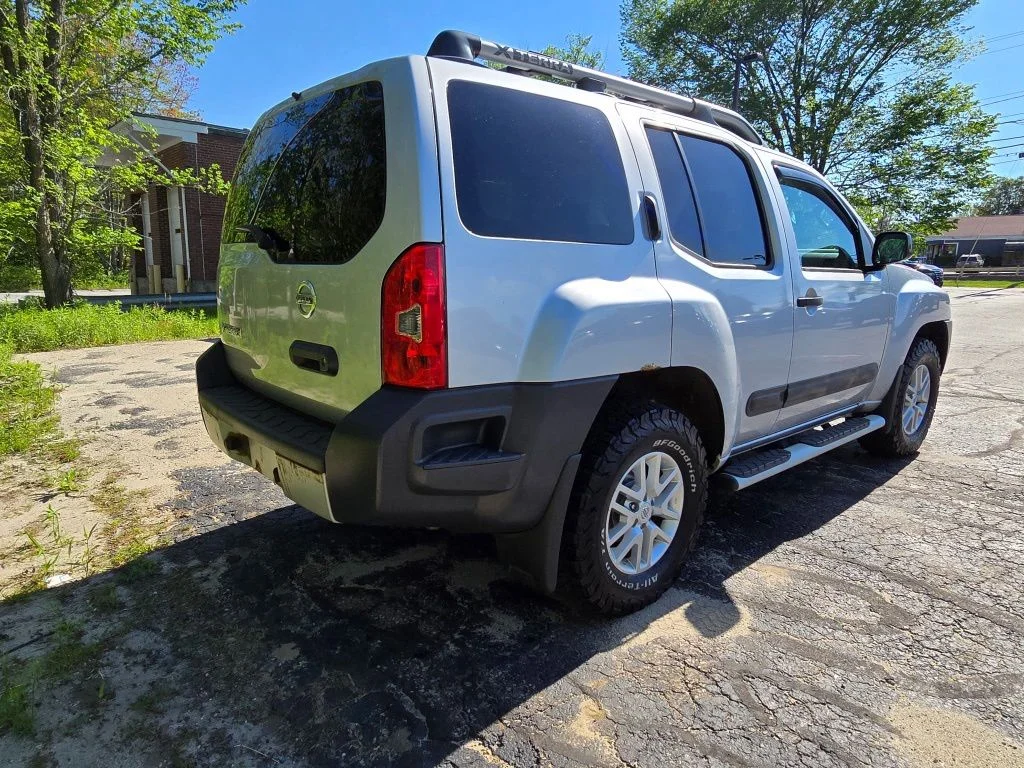 Used 2015 Brilliant Silver Nissan S image 3