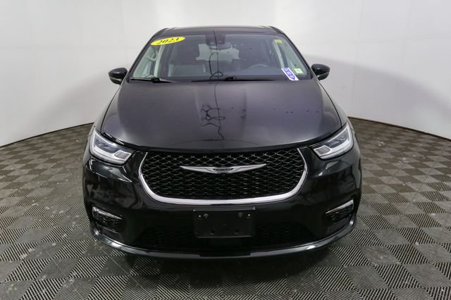 Used 2023 Black Chrysler Touring L image 4