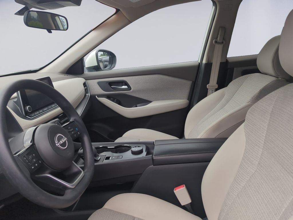 Used 2023 White Nissan SV image 16