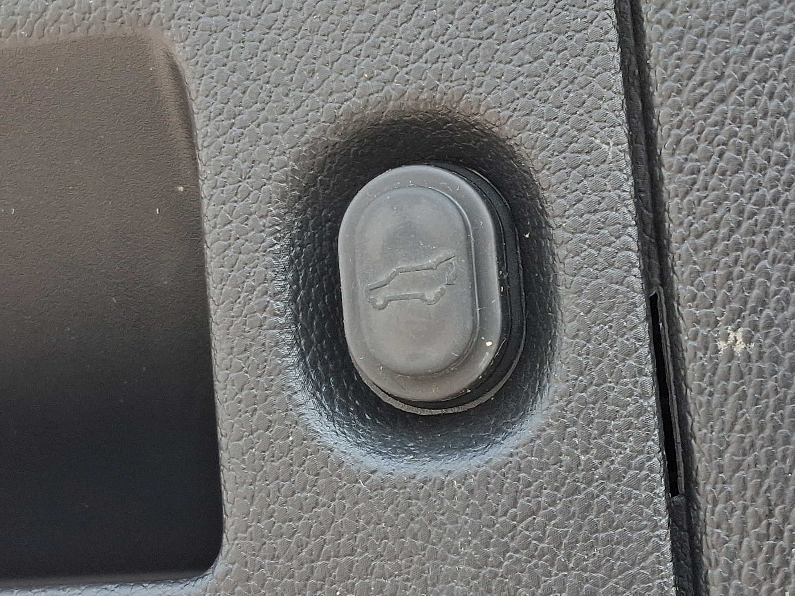 Used 2019 Summit White GMC SLE image 29