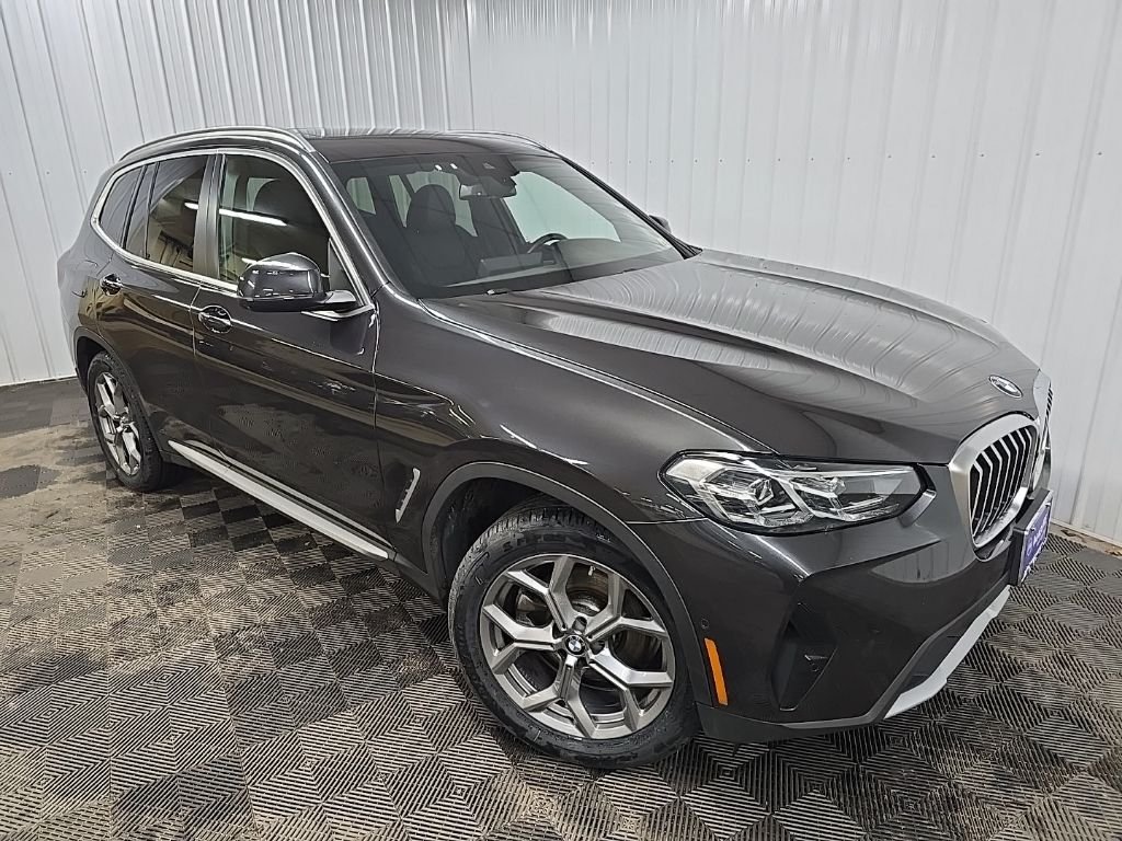 Used 2024 Gray BMW xDrive30i image 7