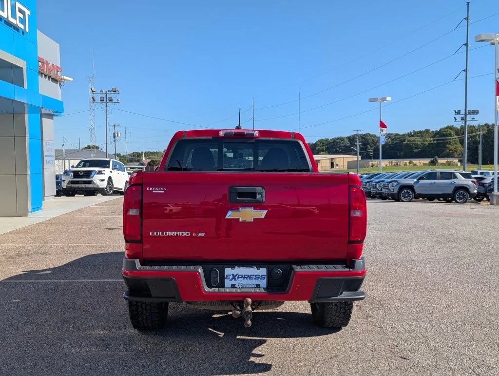 Used 2020 Red Chevrolet Z71 image 4