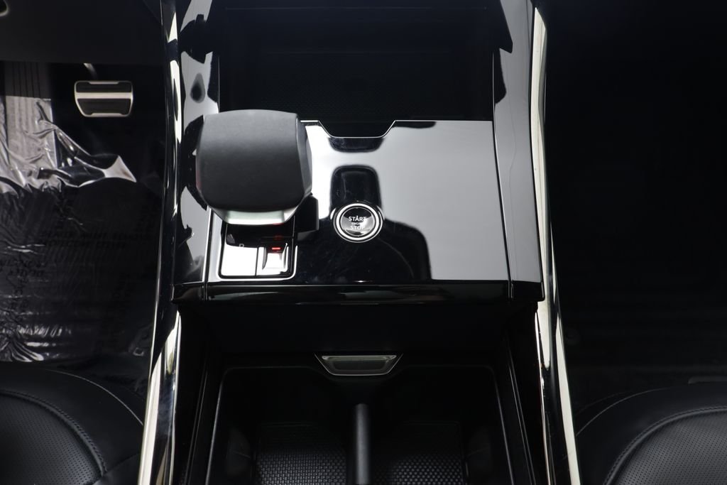 Used 2025 Red Land Rover Dynamic SE image 12