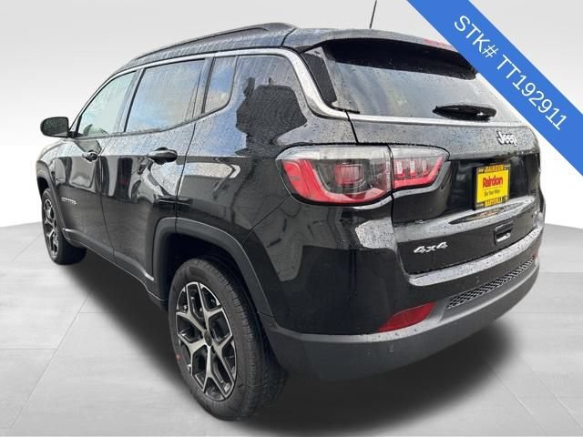 New 2026 Diamond Black Crystal Pearlcoat Jeep Limited image 5