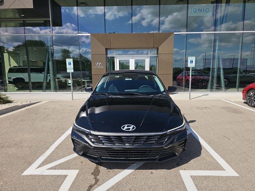 New 2026 Black Hyundai SE image 8