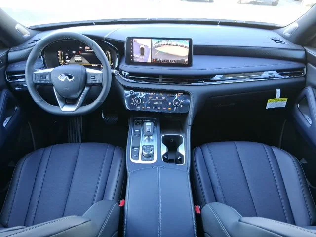 New 2026 2T RAD WHT INFINITI Sport AWD image 9
