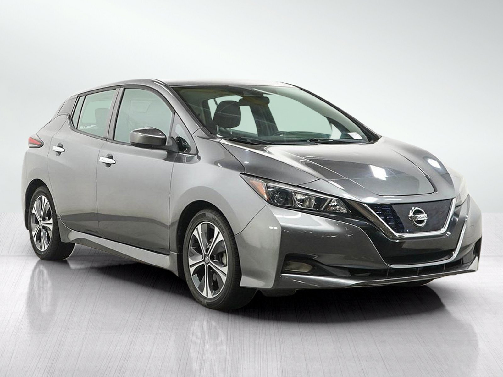 Used 2020 Gun Metallic Nissan SV Hatchback image 8