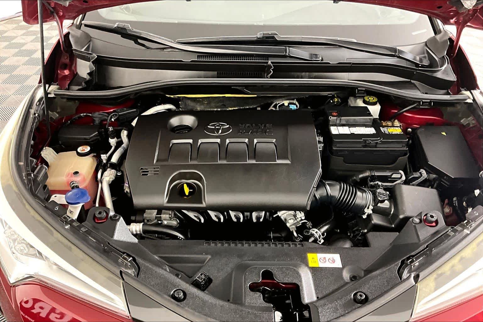 Used 2018 Iceberg/Ruby Flare Pearl Toyota XLE image 30