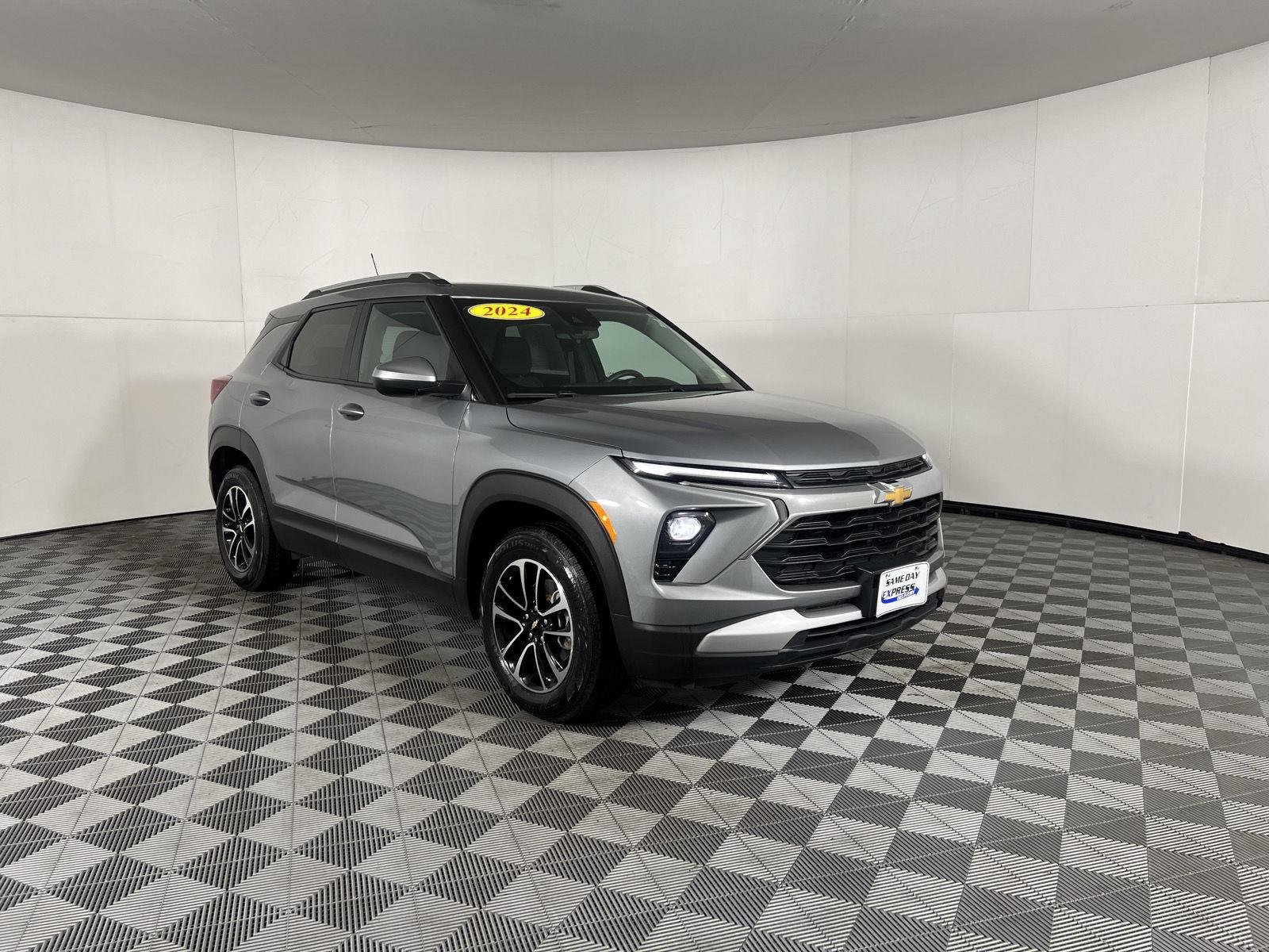 Used 2024 Sterling Gray Metallic Chevrolet LT image 39