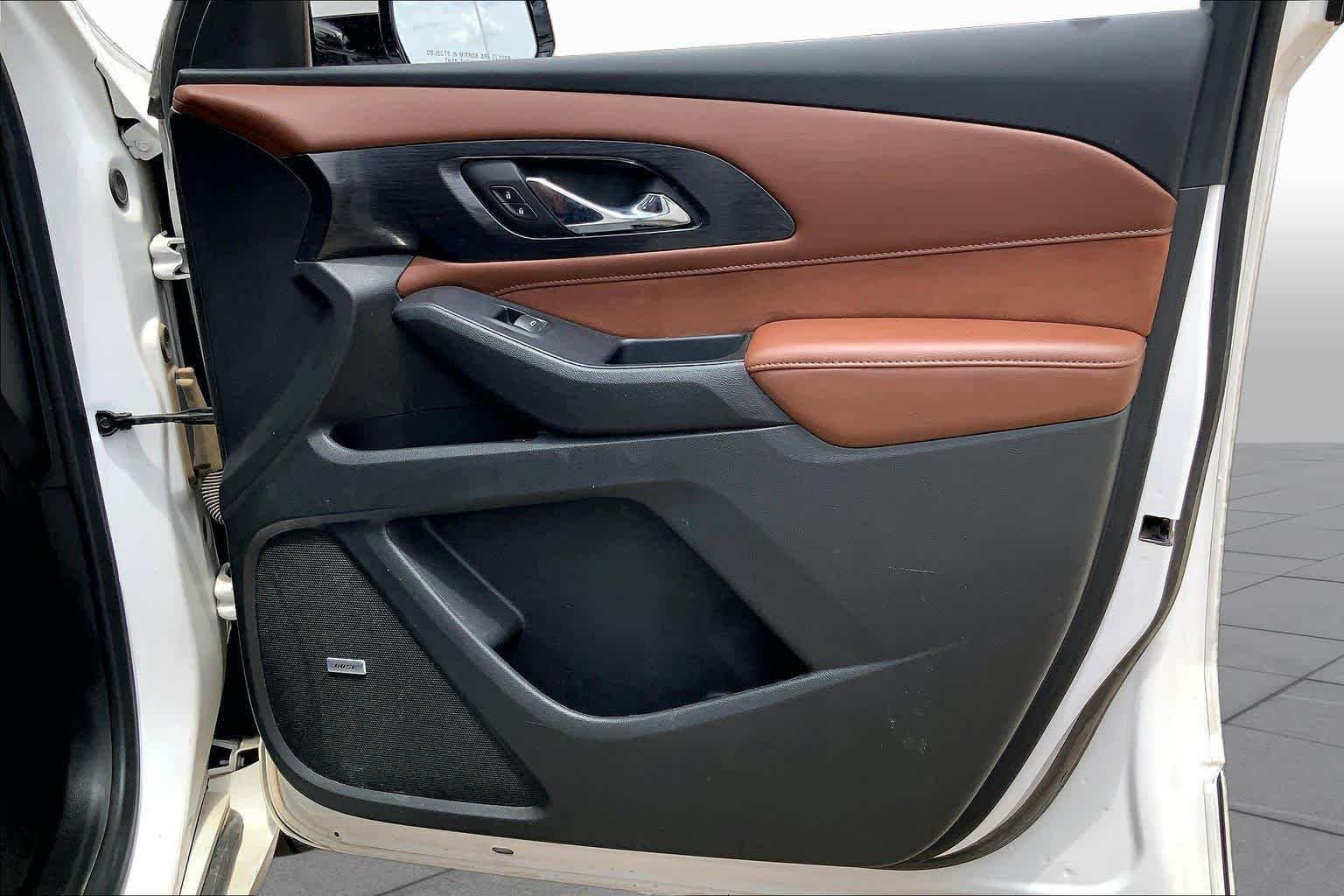 Used 2021 Iridescent Pearl Tricoat Chevrolet High Country image 23