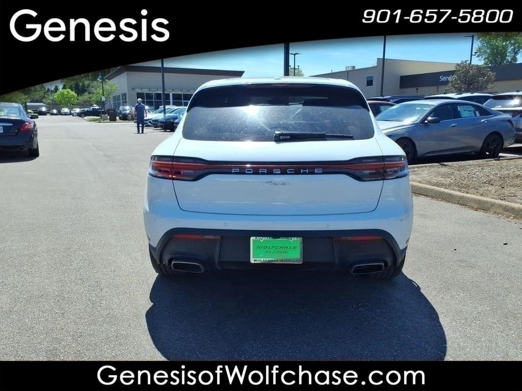 Used 2025  Porsche Base image 4