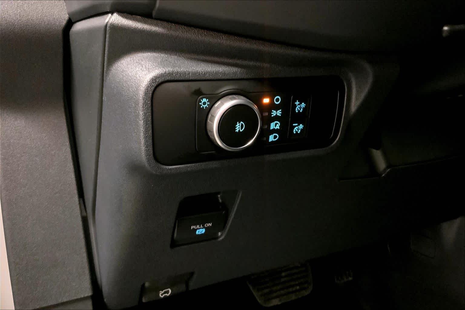 New 2026 Avalanche Gray Ford Badlands® image 18