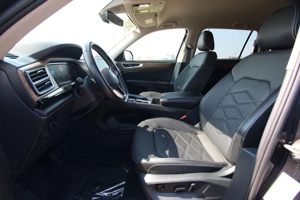 Used 2025  Volkswagen 2.0T SE image 6