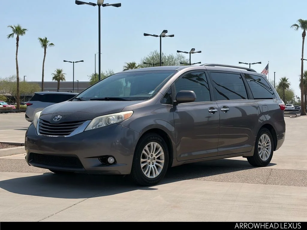 Used 2015 Gray Toyota XLE image 2