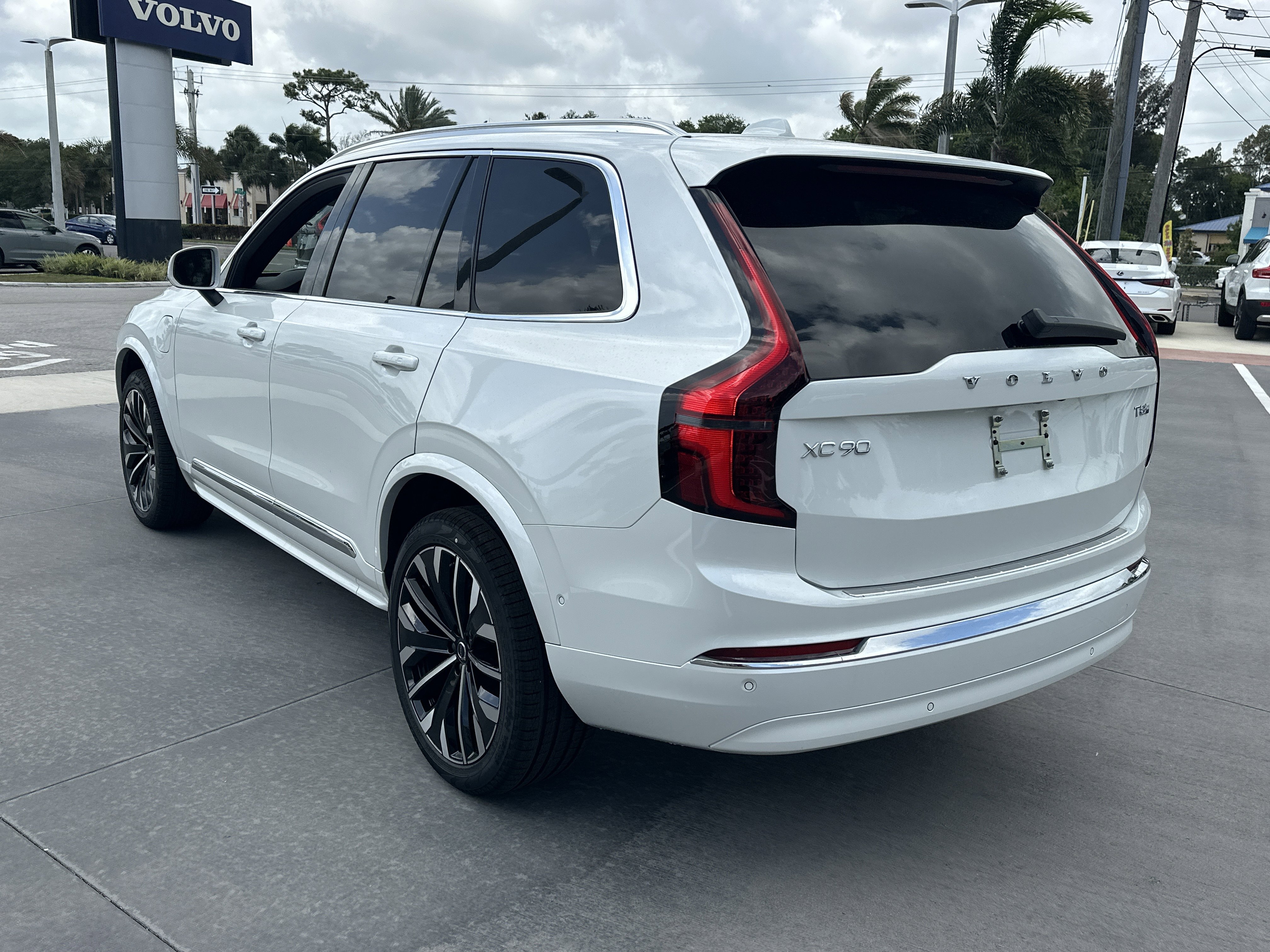 New 2026 Crystal White Volvo Ultra image 9