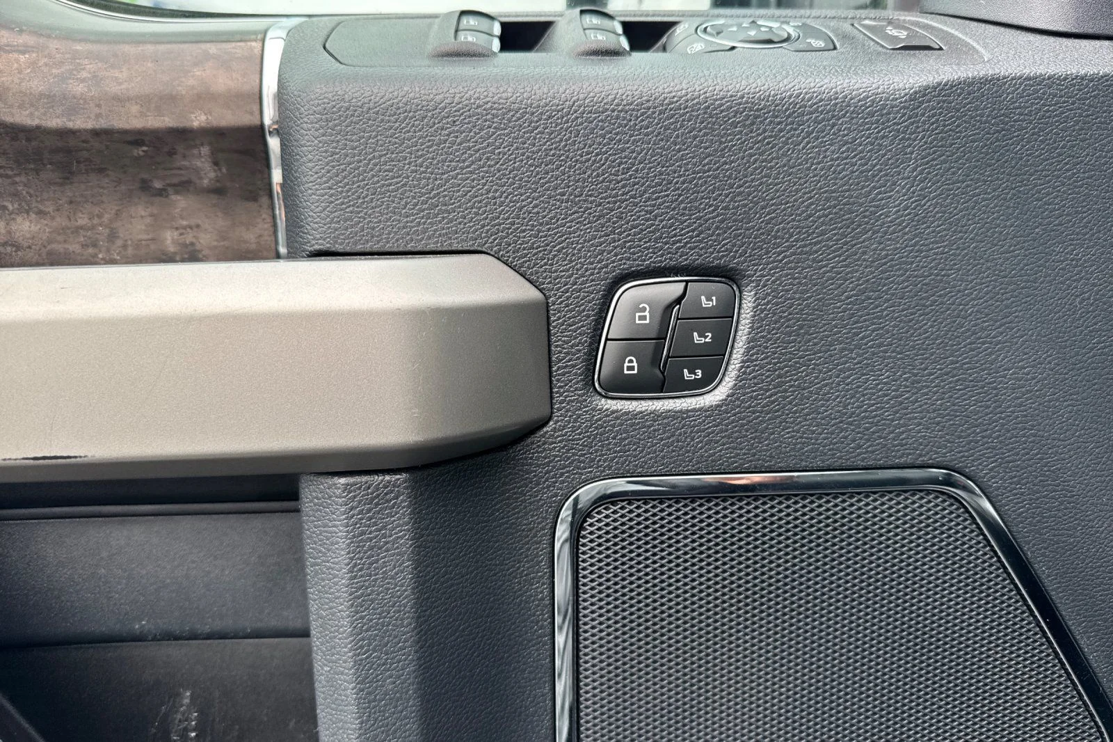 Used 2022 Gray Metallic Ford Lariat image 11