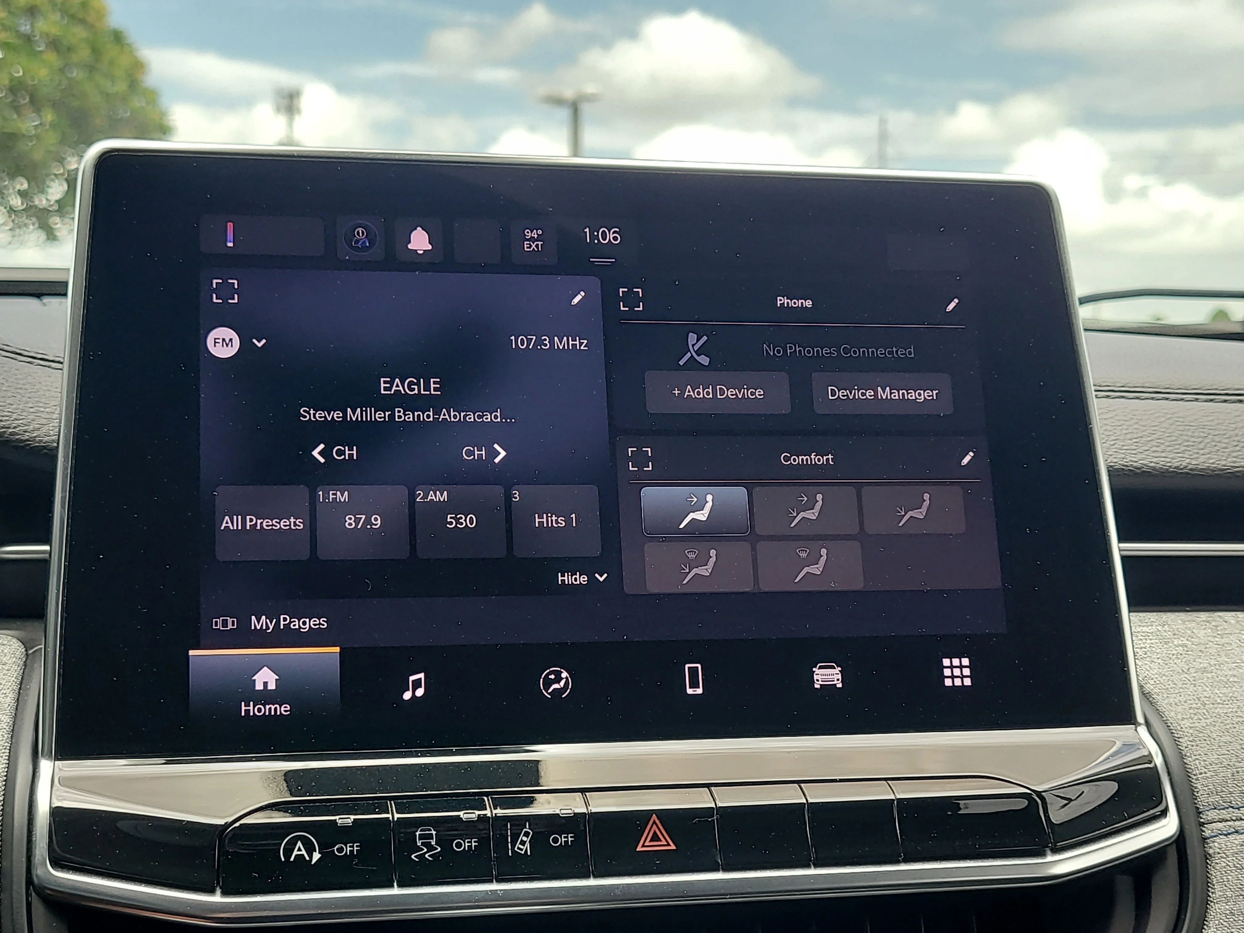 Used 2022 Diamond Black Crystal Pearlcoat Jeep Latitude image 22