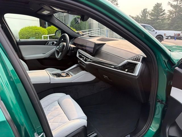 Used 2026 Green BMW M60i image 10