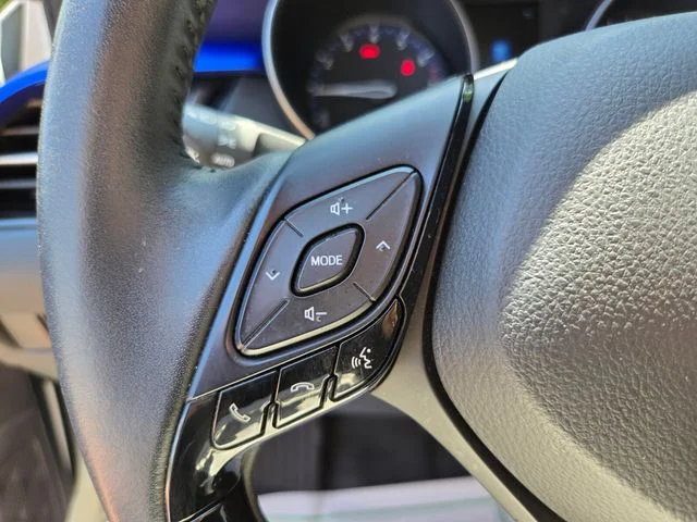 Used 2020 White Toyota XLE image 33