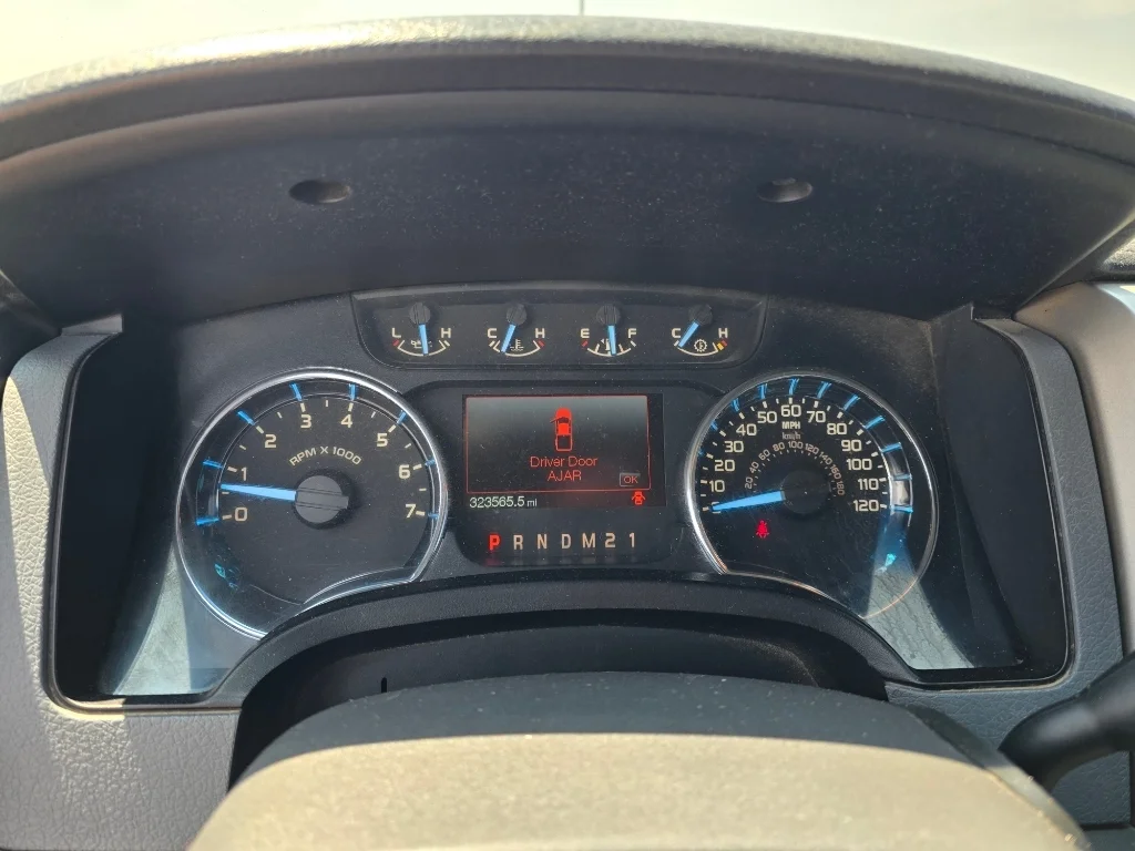 Used 2011 Tuxedo Black Metallic Ford XLT image 21