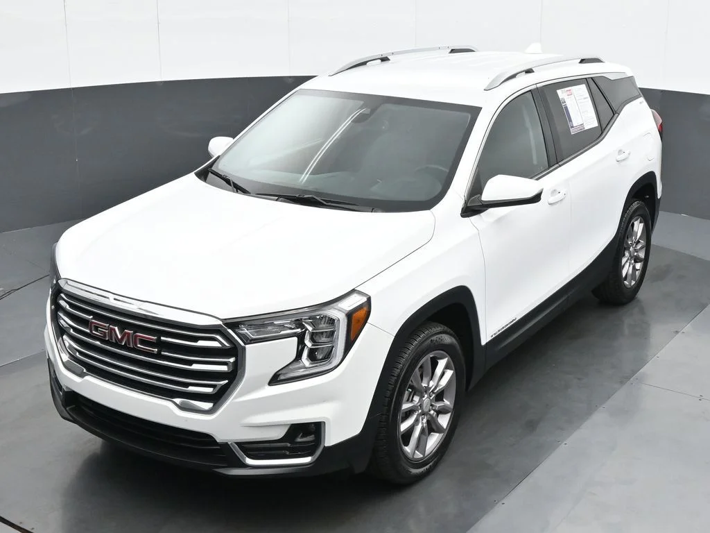 Used 2024 White GMC SLT image 18