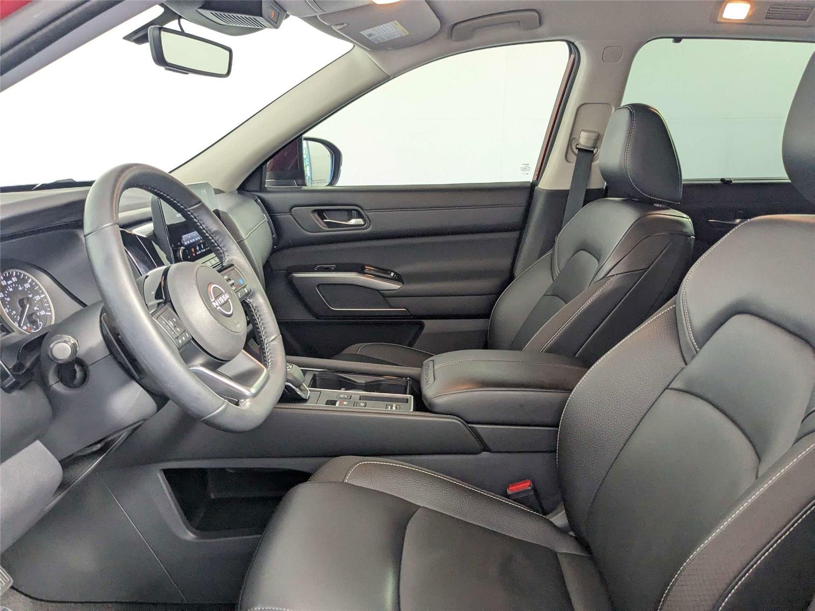 Used 2023 Scarlet Ember Tintcoat Nissan SL image 11