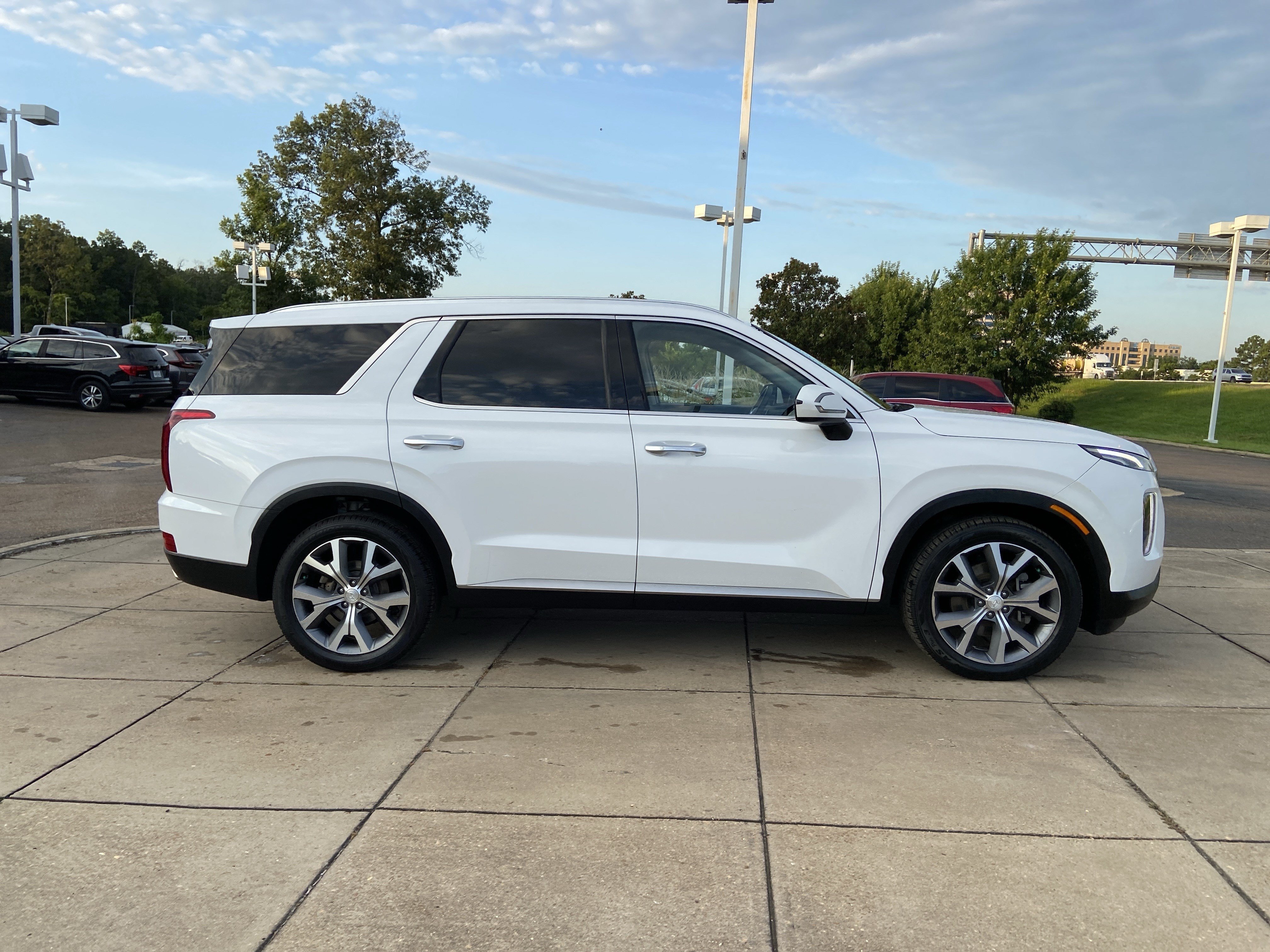 Used 2020 Hyper White Hyundai SEL image 13
