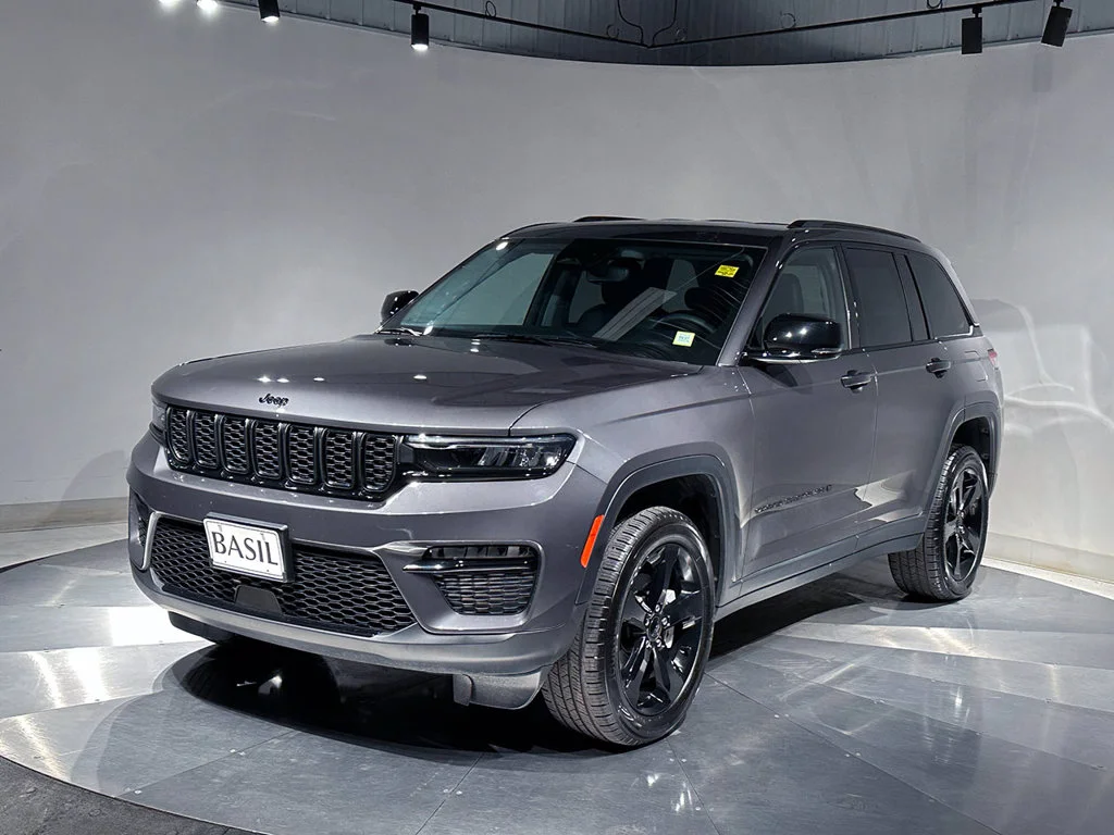 Used 2023 Gray Jeep Limited image 8