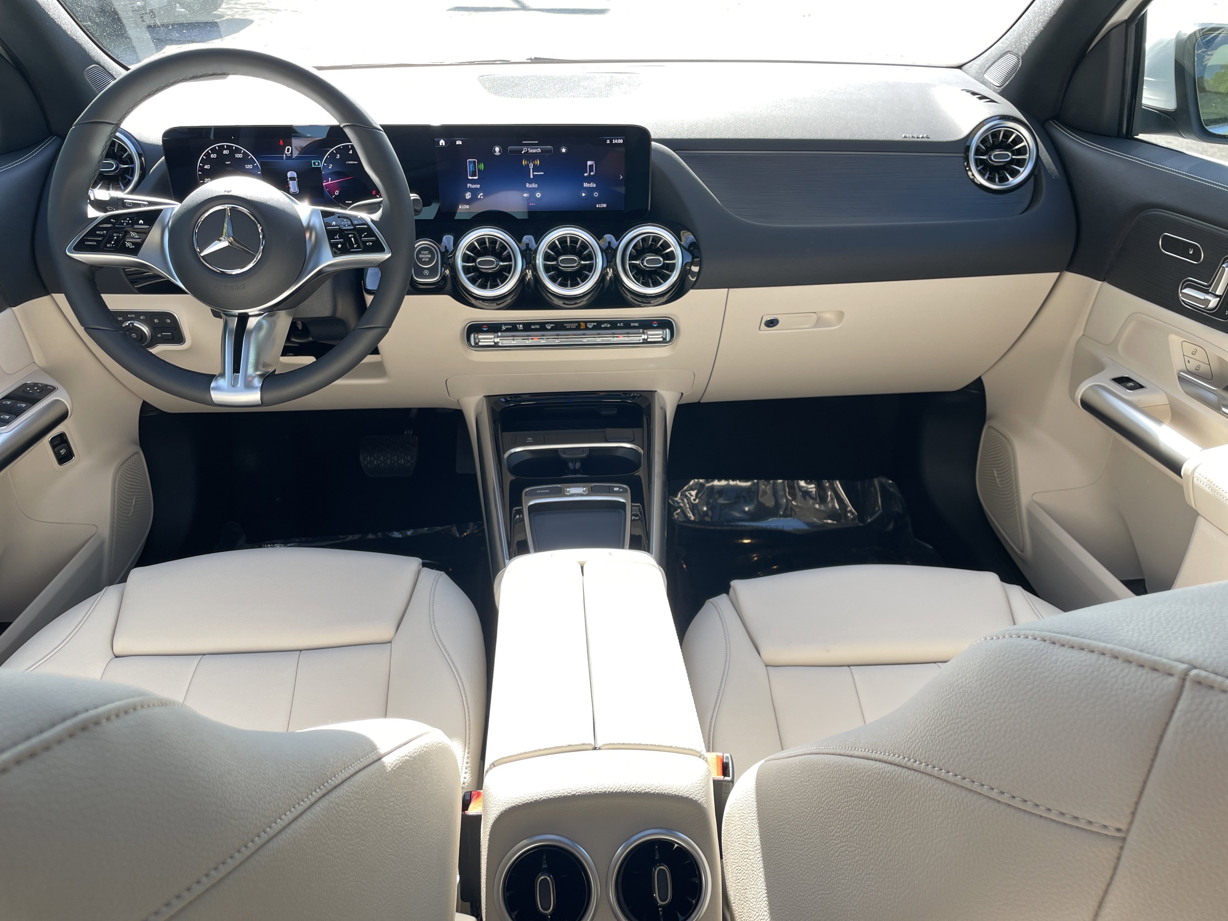 New 2026 Polar White Mercedes-Benz GLA 250 SUV image 21