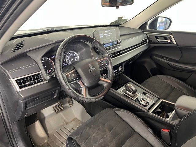 Used 2022 Black Mitsubishi SE image 12