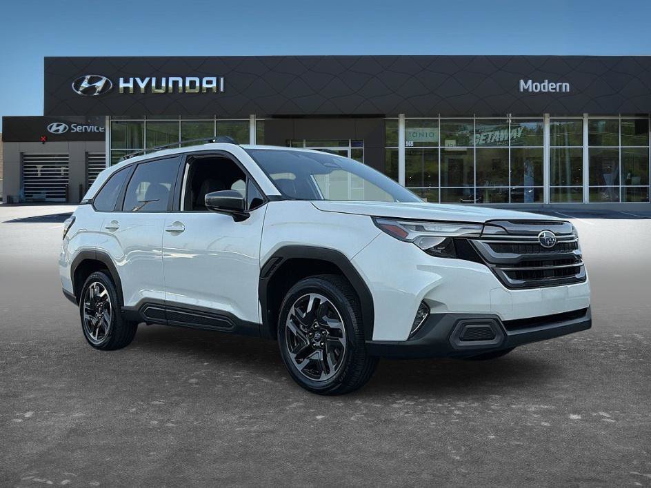 Used 2025 Crystal White Pearl Subaru Limited image 3
