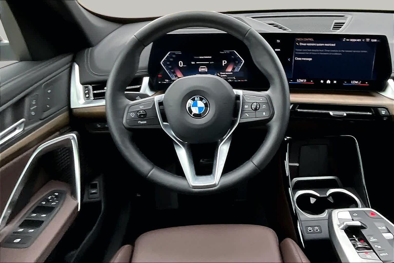 Used 2025 Mineral White Metallic BMW xDrive28i image 5