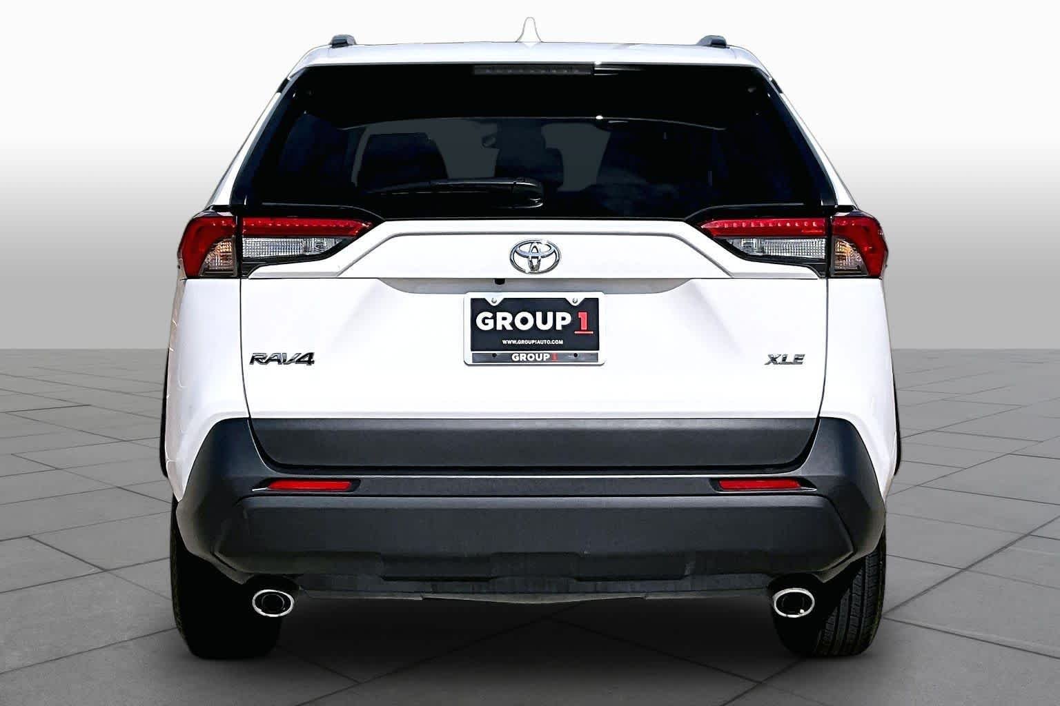 Used 2025 Ice Cap Toyota XLE image 5